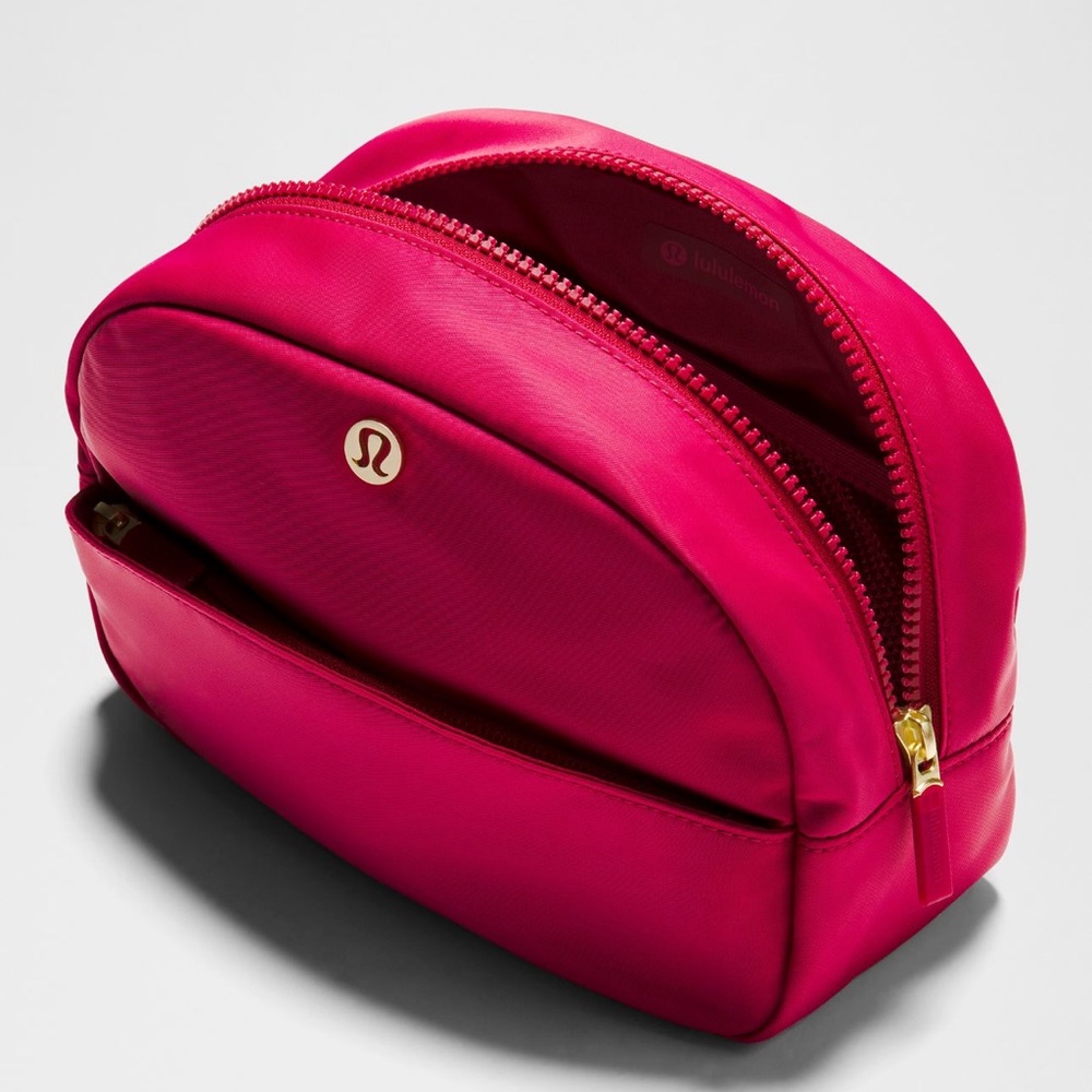 Lululemon City Essentials Pouch NWT